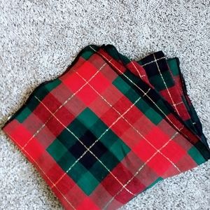 Vintage Vera Red/Green/Gold Plaid Table Cover